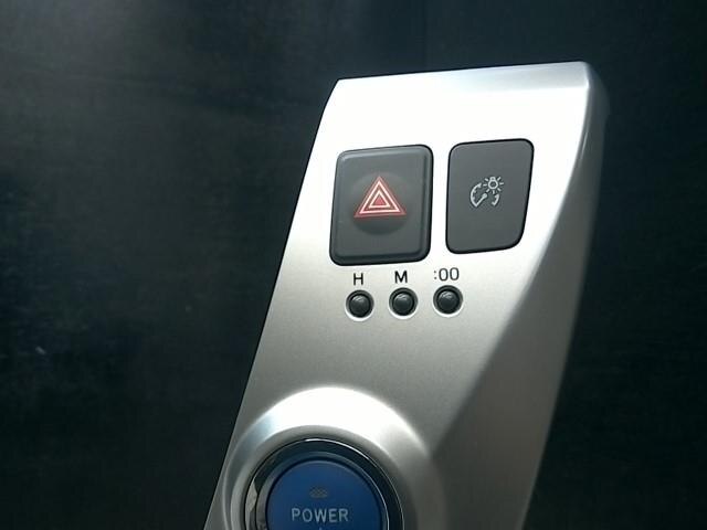 Switch TOYOTA Prius Alpha 2012 DAA-ZVW41 — photo 3