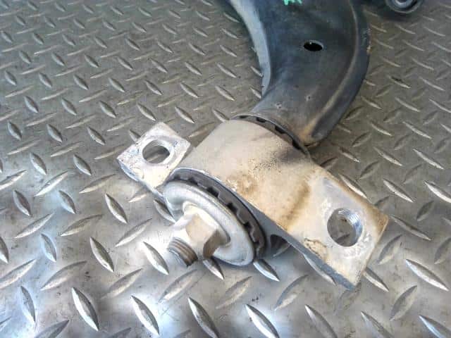 Front Left Lower Control Arm SUBARU Impreza 2004 LA-GG2 20202FE030 — photo 3