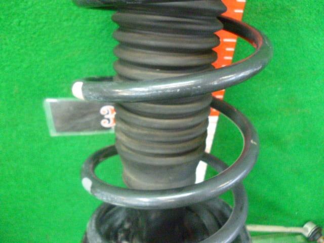 Front Right Strut TOYOTA Corolla Axio 2015 DAA-NKE165 — photo 3