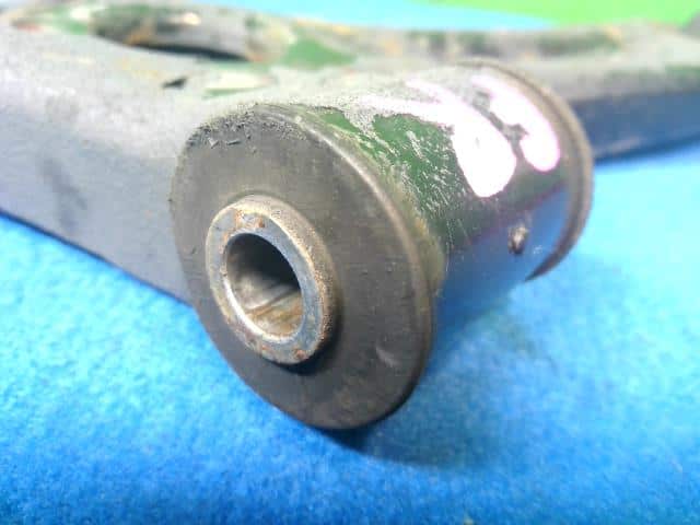 Front Right Lower Control Arm MAZDA Carol 2010 DBA-HB25S 1A1434300A — photo 4
