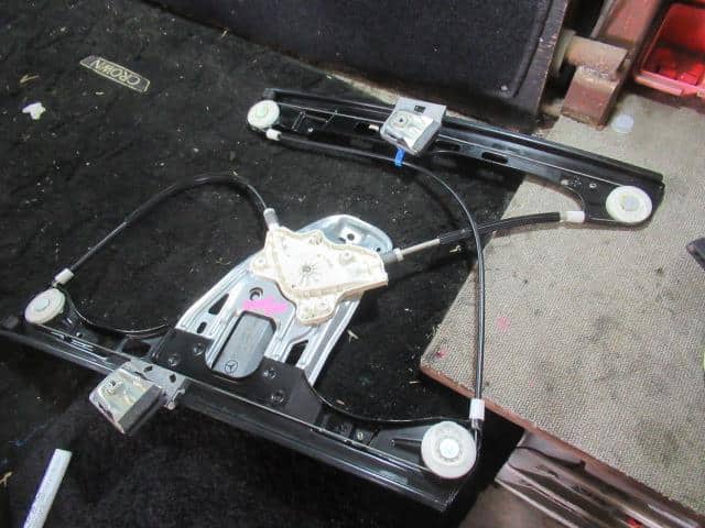 Front Right Door Regulator MERCEDES-BENZ Benz c class 2006 DBA-203046 2118201742 — photo 1