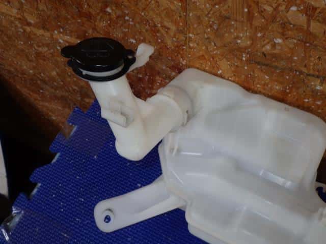 Windshield Washer Tank DAIHATSU Tanto 2015 DBA-LA600S — photo 2