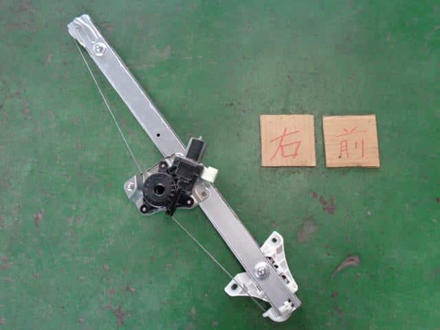 Front Right Door Regulator DAIHATSU Tanto 2017 DBA-LA610S — photo 1