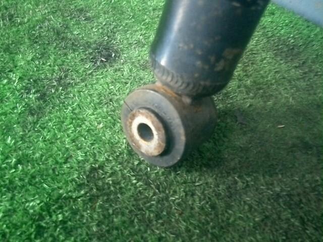 Rear Left Shock Absorber TOYOTA Vitz 2005 DBA-SCP90 — photo 3
