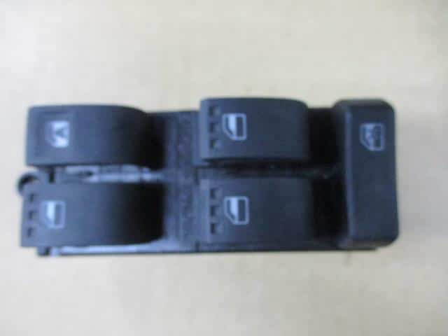 Power Window Switch DAIHATSU Move LA100S — photo 1