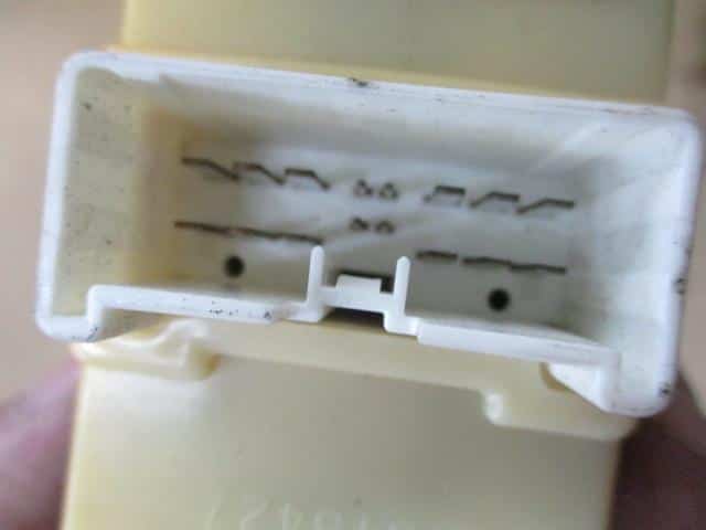 Power Window Switch DAIHATSU Move LA100S — photo 2