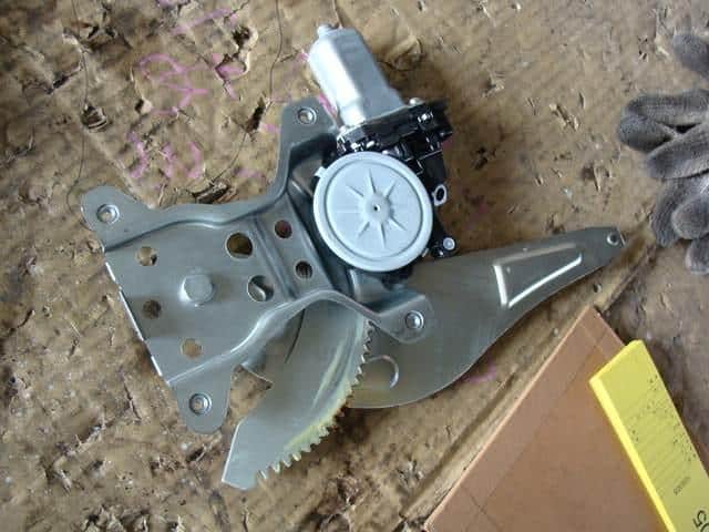 Rear Right Door Regulator SUZUKI Cervo 2007 DBA-HG21S 8350172J00 — photo 1