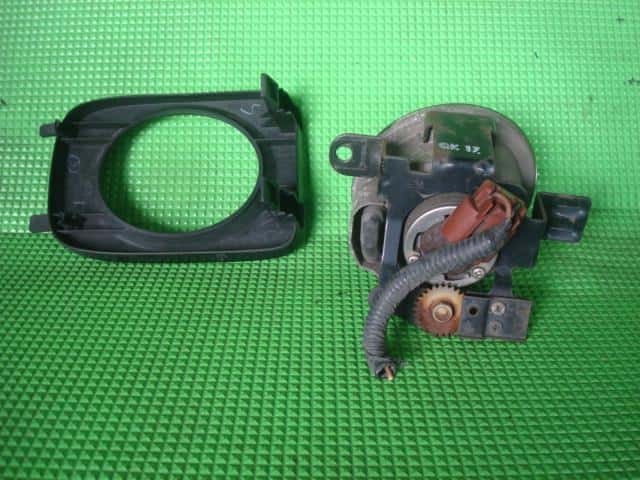 Left Fog Light NISSAN Cube 2003 UA-BGZ11 — photo 3