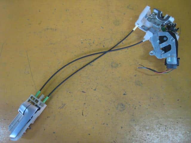 Door Lock Solenoid SUZUKI MR Wagon 2006 DBA-MF22S 8220181J00 — photo 1
