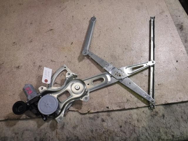 Front Right Door Regulator TOYOTA Prius 2006 DAA-NHW20 — photo 1