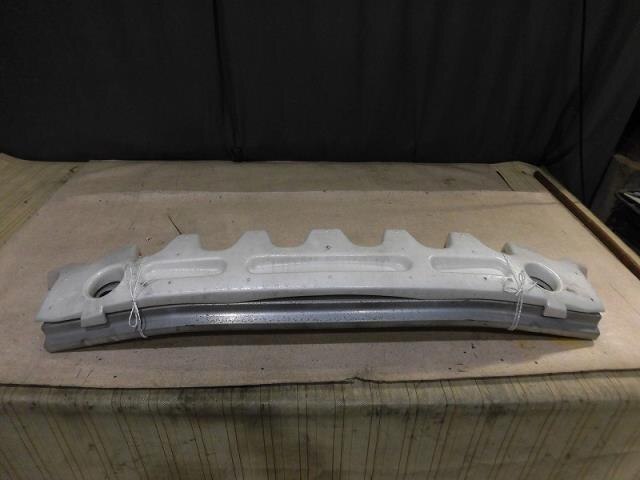 Front Bumper Reinforcement TOYOTA Kluger 2001 TA-ACU20 — photo 1