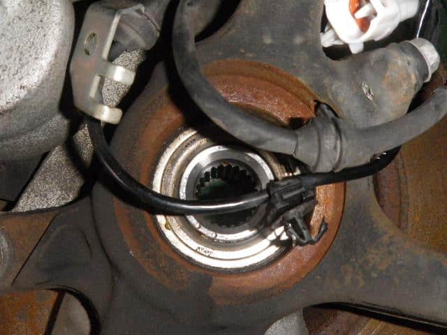 Front Right Knuckle Hub Assembly NISSAN Moco 2011 DBA-MG33 — photo 4