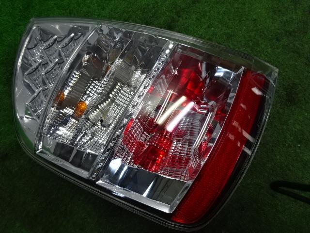 Left Tail Light TOYOTA Prius 2005 DAA-NHW20 — photo 2
