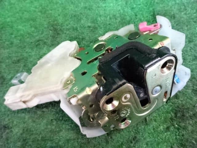 Door Lock Solenoid SUBARU Impreza 2005 LA-GG2 61100FE000 — photo 3