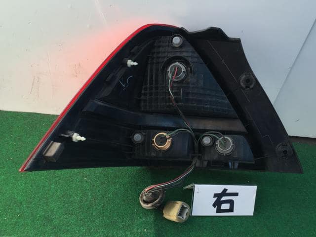 Right Tail Light HONDA Odyssey 2004 DBA-RB2 — photo 4