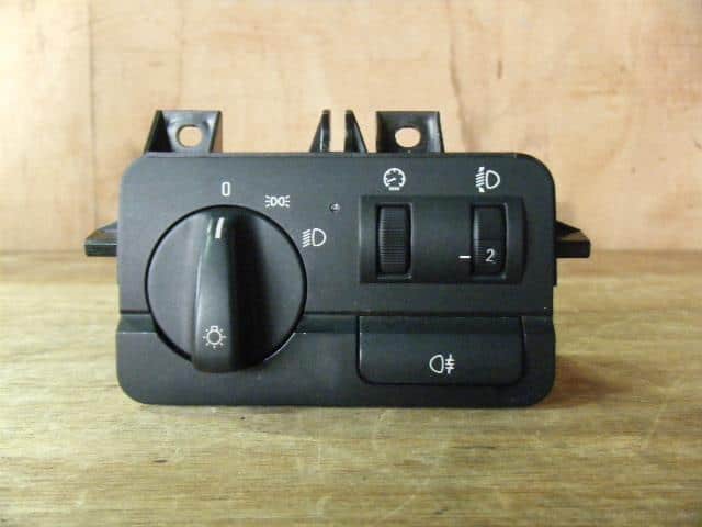Switch BMW 3 Series 2004 GH-AT18 — photo 1