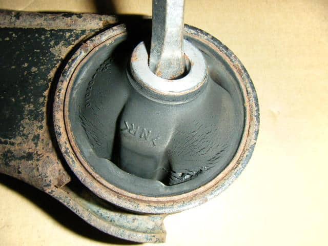 Front Right Lower Control Arm DAIHATSU Mira 2002 TA-L250S — photo 5