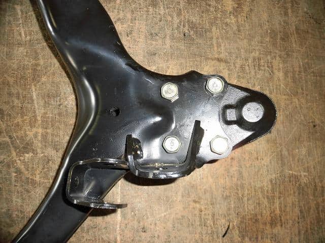 Front Left Lower Control Arm NISSAN Nv350 — photo 9