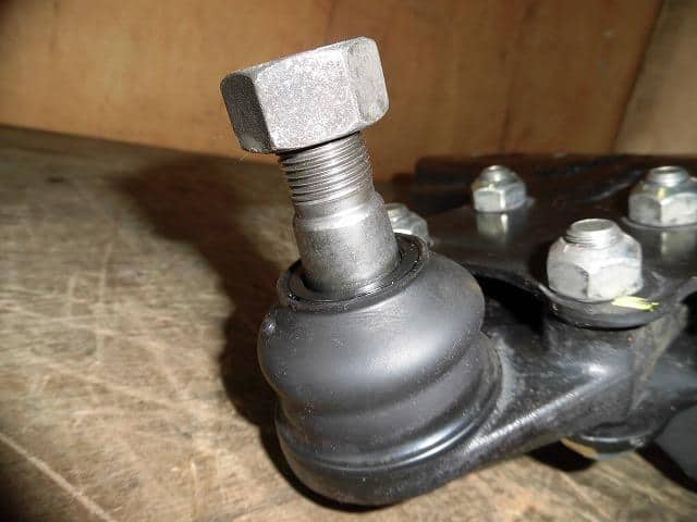 Front Left Lower Control Arm NISSAN Nv350 — photo 3
