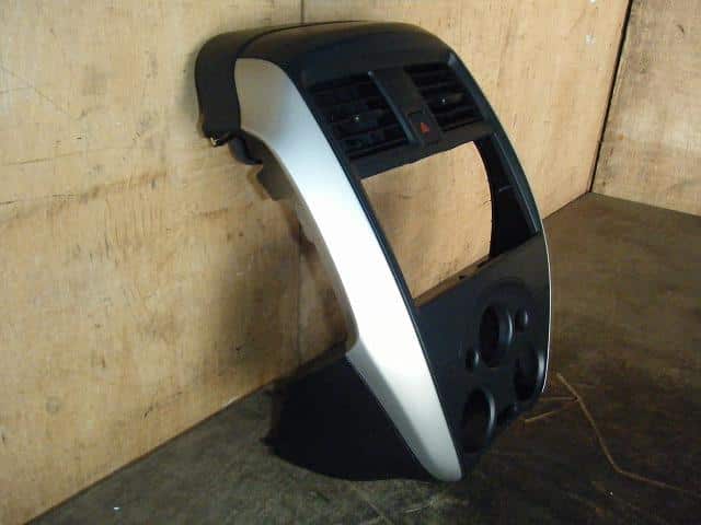 NISSAN Latio 2015 DBA-N17 682607W80A — photo 2