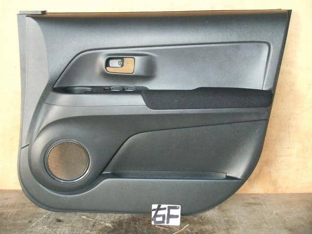 Front Right Door Trim TOYOTA bB 2006 DBA-QNC21 — photo 1