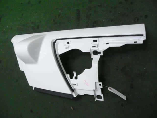 Left Front Side Body Panel ISUZU Forward PKG-FRR90T2 — photo 1