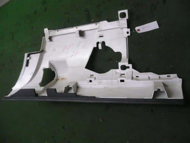 Left Front Side Body Panel ISUZU Forward PKG-FRR90T2 — photo 2