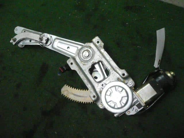 Rear Right Door Regulator NISSAN Laurel 1995 E-HC34 — photo 1