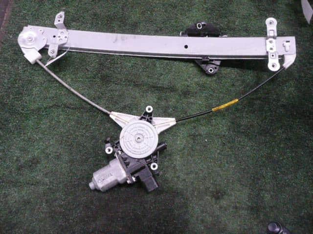 Front Right Door Regulator SUBARU Impreza 2007 DBA-GH2 — photo 1