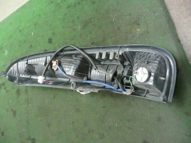 Left Tail Light TOYOTA Cami 2001 GF-J122E — photo 2