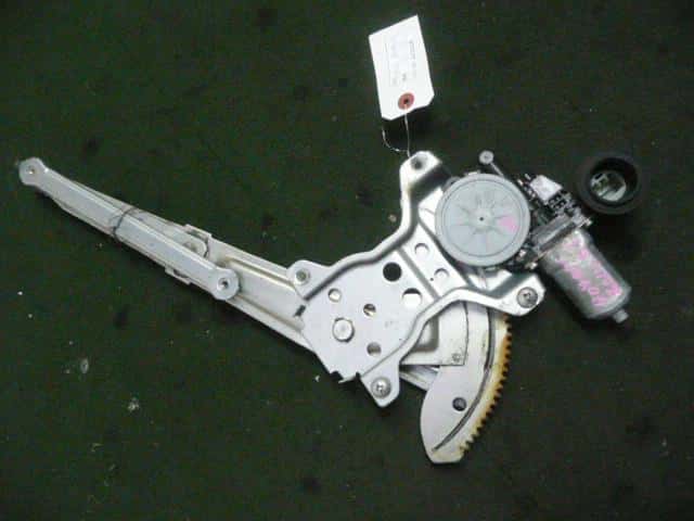 Front Right Door Regulator SUZUKI Swift 2006 DBA-ZC11S — photo 1
