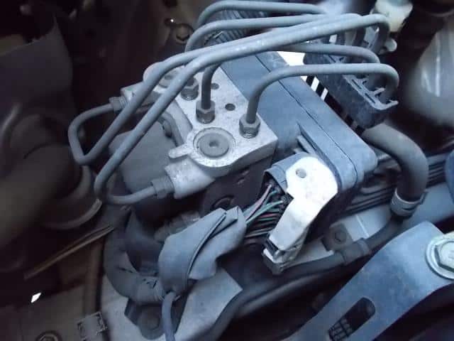 ABS Actuator TOYOTA Alphard 2002 TA-MNH10 — photo 2