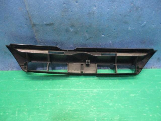 Radiator Grille NISSAN Ad 1999 GG-VFY11 — photo 4