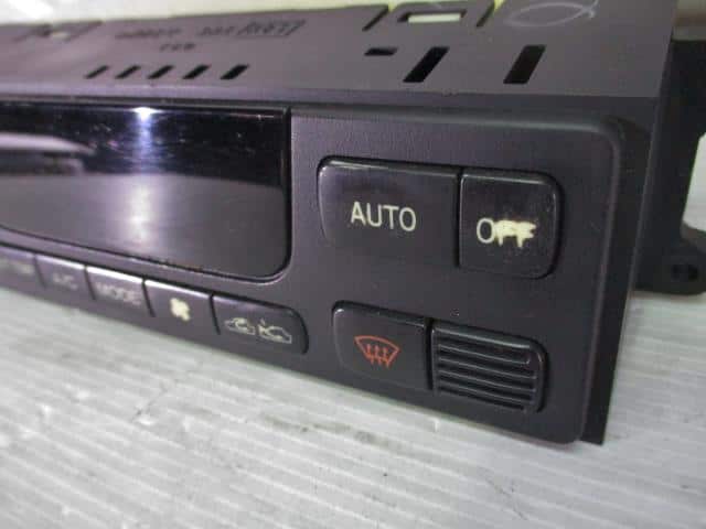 A/C Control Panel SUBARU Legacy 1995 E-BG5 72320AC070 — photo 2