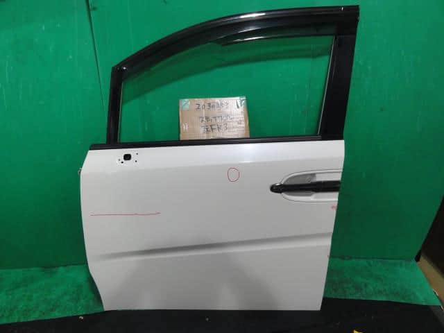 Front Left Door Assembly HONDA Step Wagon 2005 DBA-RG1 — photo 1