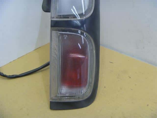 Right Tail Light DAIHATSU Move 2000 GF-L900S — photo 2