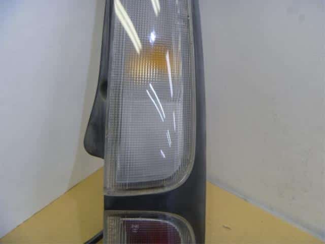 Right Tail Light DAIHATSU Move 2000 GF-L900S — photo 3