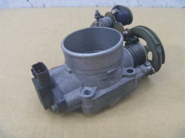 Throttle Body NISSAN Bluebird 1996 E-HU14 — photo 3