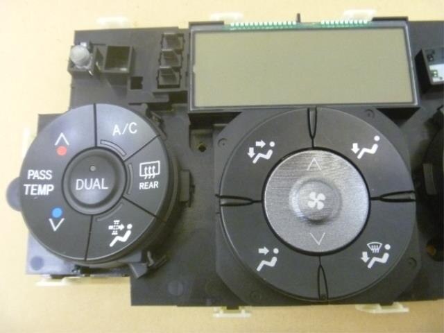 A/C Control Panel TOYOTA RAV4 2012 DBA-ACA31 — photo 2