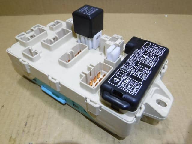 Fuse Box MITSUBISHI Toppo Bj GD-H42V — photo 3