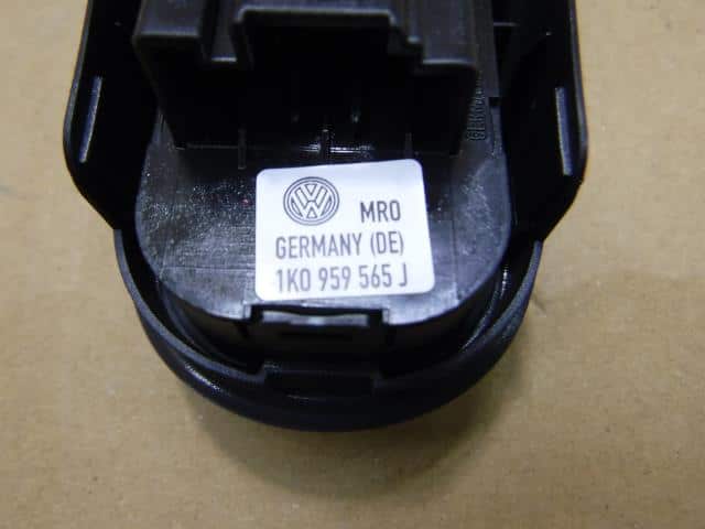 Power Window Switch VOLKSWAGEN Golf 2009 ABA-1KCAX — photo 4