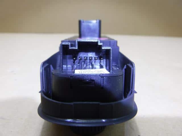 Power Window Switch VOLKSWAGEN Golf 2009 ABA-1KCAX — photo 3