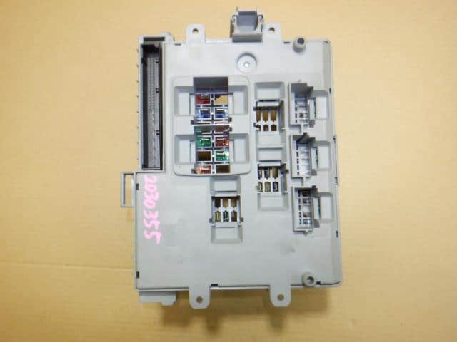 Fuse Box BMW 1 Series 2005 GH-UF16 — photo 4