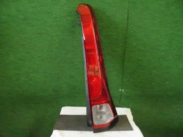 Right Tail Light NISSAN Serena 2005 CBA-C25 — photo 1