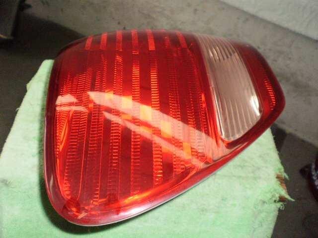 Left Tail Light TOYOTA Ipsum 2003 TA-ACM21 — photo 3