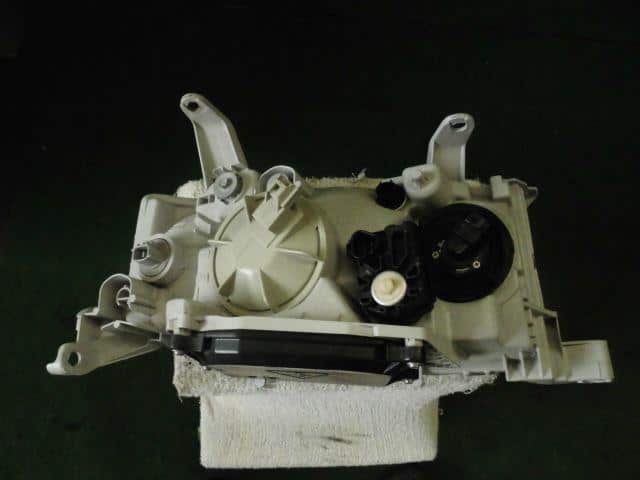 Left Headlight TOYOTA bB 2005 CBA-NCP30 — photo 4