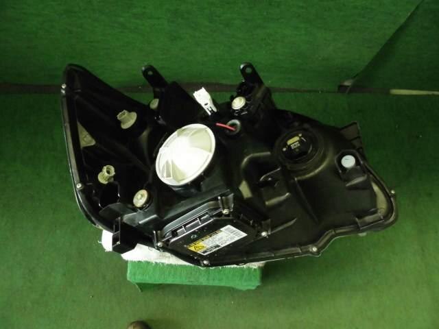Left Headlight TOYOTA Noah 2005 CBA-AZR65 — photo 4