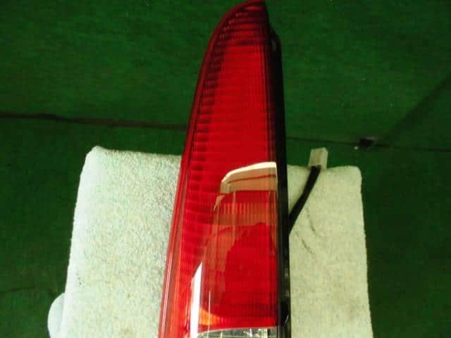 Left Tail Light DAIHATSU Move 2001 UA-L900S — photo 3
