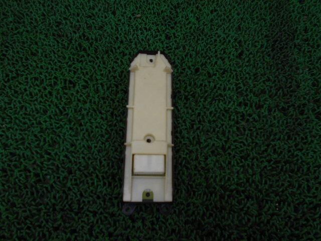 Power Window Switch TOYOTA Prius Alpha 2013 DAA-ZVW41 — photo 2