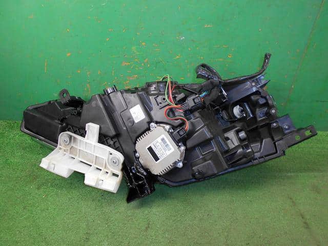 Right Headlight NISSAN Leaf_ 2012 ZAA-AZE0 — photo 7
